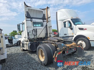 Drugie zdjęcie samochodu z przodu: 2017 VOLVO VNL SEMI TRUCK VIN:4V4N39TG9HN988182 - miniatura