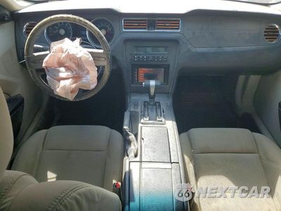Zdjęcie 8 z 13 samochodu: 2010 FORD MUSTANG VIN:1ZVBP8AN2A5131266 - miniatura