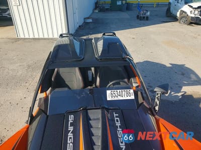 Piąte zdjęcie samochodu w środku: 2017 POLARIS SLINGSHOT SLR VIN:57XAARFA1H8120884 - miniatura
