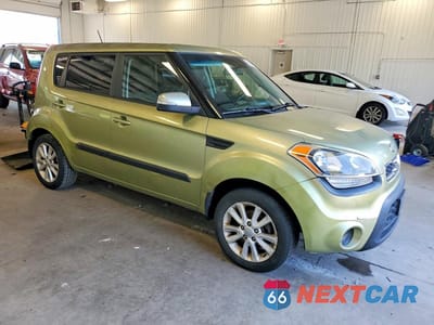 Czwarte zdjęcie samochodu z boku: 2013 KIA SOUL + VIN:KNDJT2A6XD7596449 - miniatura