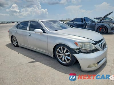 Czwarte zdjęcie samochodu z boku: 2007 LEXUS LS 460L VIN:JTHGL46FX75007705 - miniatura