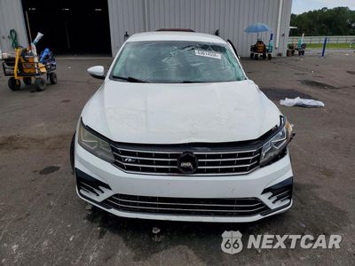 Piąte zdjęcie samochodu w środku: 2017 VOLKSWAGEN PASSAT R-LINE VIN:1VWDT7A34HC075933 - miniatura