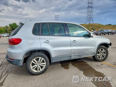 Trzecie zdjęcie samochodu z tyłu: 2013 VOLKSWAGEN TIGUAN S VIN:WVGBV3AX1DW562897 - miniatura