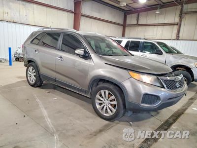 Czwarte zdjęcie samochodu z boku: 2011 KIA SORENTO LX VIN:5XYKT4A20BG077813 - miniatura