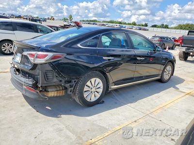 Trzecie zdjęcie samochodu z tyłu: 2017 HYUNDAI SONATA HYBRID SE VIN:KMHE24L17HA060371 - miniatura