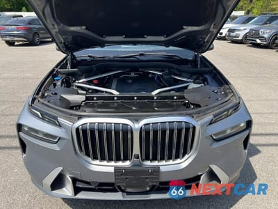 Zdjęcie 8 z 10 samochodu: 2024 BMW X7 XDRIVE40I VIN:5UX23EM00R9S52720 - miniatura