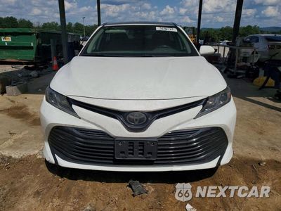 Piąte zdjęcie samochodu w środku: 2019 TOYOTA CAMRY LE VIN:4T1B11HK2KU839284 - miniatura