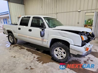 Czwarte zdjęcie samochodu z boku: 2006 CHEVROLET SILVERADO K1500 VIN:2GCEK13V261273189 - miniatura
