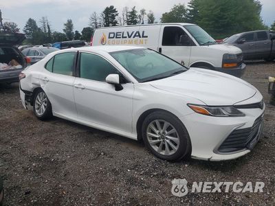 Czwarte zdjęcie samochodu z boku: 2021 TOYOTA CAMRY LE VIN:4T1C11AK7MU433048 - miniatura