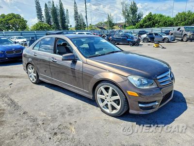Czwarte zdjęcie samochodu z boku: 2013 MERCEDES-BENZ C 250 VIN:WDDGF4HB5DF971532 - miniatura