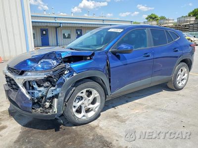 2024 CHEVROLET TRAX LS KL77LFE25RC013497 - główne zdjęcie licytacji z USA - miniatura