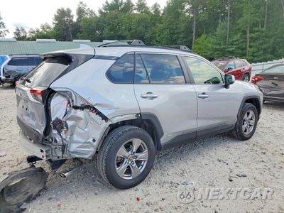 Trzecie zdjęcie samochodu z tyłu: 2023 TOYOTA RAV4 HYBRID XLE VIN:JTMRWRFV7PD195286 - miniatura