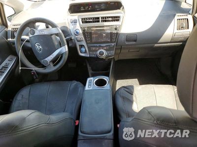 Zdjęcie 8 z 13 samochodu: 2015 TOYOTA PRIUS V THREE VIN:JTDZN3EU5FJ029325 - miniatura