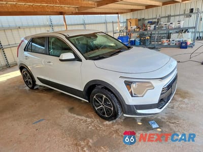 Czwarte zdjęcie samochodu z boku: 2026 KIA NIRO LX VIN:KNDCP3LE1T5360306 - miniatura