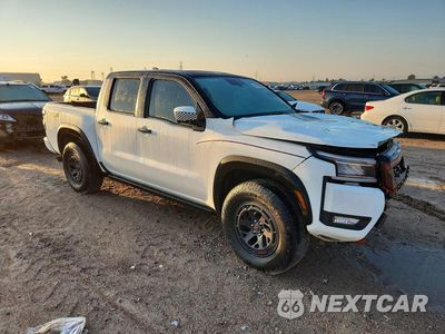 Czwarte zdjęcie samochodu z boku: 2025 NISSAN FRONTIER PRO-X VIN:1N6ED1EJ6SN601160 - miniatura