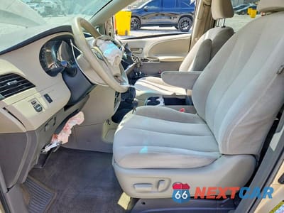 Zdjęcie 7 z 14 samochodu: 2012 TOYOTA SIENNA LE VIN:5TDKK3DC7CS230306 - miniatura