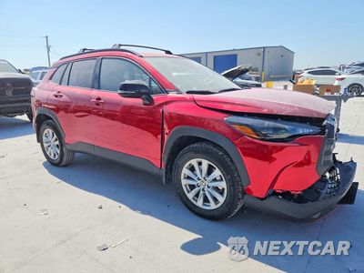 Czwarte zdjęcie samochodu z boku: 2026 TOYOTA COROLLA CROSS LE VIN:7MUCAAAG7TV158208 - miniatura