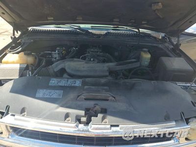 Zdjęcie 11 z 12 samochodu: 2002 CHEVROLET SUBURBAN C1500 VIN:1GNEC16Z22J227705 - miniatura