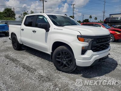 Czwarte zdjęcie samochodu z boku: 2022 CHEVROLET SILVERADO C1500 CUSTOM VIN:3GCPABEK0NG614437 - miniatura