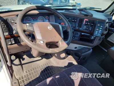 Zdjęcie 8 z 12 samochodu: 2017 VOLVO VNL SEMI TRUCK VIN:4V4N39TG4HN988087 - miniatura