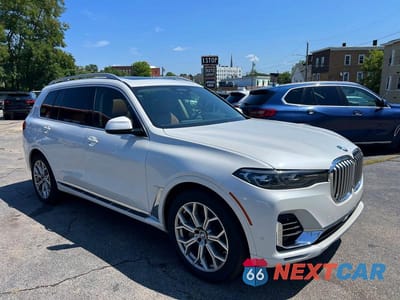 Czwarte zdjęcie samochodu z boku: 2019 BMW X7 XDRIVE50I VIN:5UXCX4C57KLS36314 - miniatura