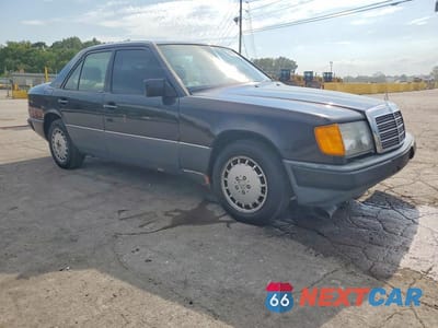 Czwarte zdjęcie samochodu z boku: 1993 MERCEDES-BENZ 300 E 4MATIC VIN:WDBED30E2PB912357 - miniatura