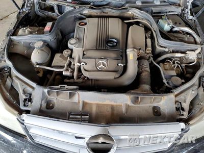 Zdjęcie 11 z 12 samochodu: 2014 MERCEDES-BENZ C 250 VIN:WDDGF4HB4EG252123 - miniatura