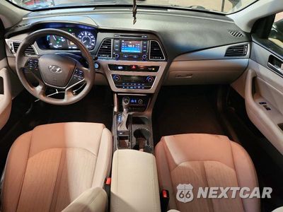 Zdjęcie 8 z 13 samochodu: 2016 HYUNDAI SONATA HYBRID SE VIN:KMHE24L10GA035990 - miniatura