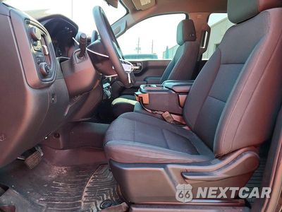 Zdjęcie 7 z 12 samochodu: 2021 CHEVROLET SILVERADO K1500 CUSTOM VIN:3GCPYBEK8MG264372 - miniatura