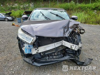 Piąte zdjęcie samochodu w środku: 2018 TOYOTA HIGHLANDER LE VIN:5TDBZRFH5JS804759 - miniatura