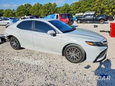 Czwarte zdjęcie samochodu z boku: 2022 TOYOTA CAMRY SE VIN:4T1G11AK7NU042825 - miniatura