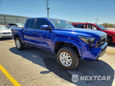 Czwarte zdjęcie samochodu z boku: 2025 TOYOTA TACOMA SR5 VIN:3TMLB5JN5SM155013 - miniatura