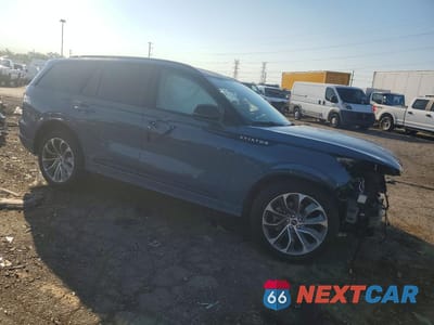 Czwarte zdjęcie samochodu z boku: 2026 LINCOLN AVIATOR VIN:5LM5J6XC0TGL06223 - miniatura