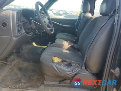 Zdjęcie 7 z 12 samochodu: 2004 GMC NEW SIERRA C1500 VIN:1GTEC14V24Z262371 - miniatura
