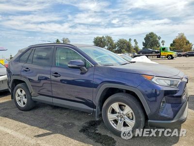 Czwarte zdjęcie samochodu z boku: 2021 TOYOTA RAV4 XLE VIN:2T3W1RFV4MW119735 - miniatura