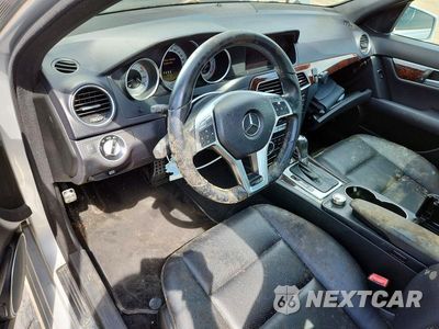 Zdjęcie 8 z 12 samochodu: 2012 MERCEDES-BENZ C 300 4MATIC VIN:WDDGF8BB3CA712145 - miniatura
