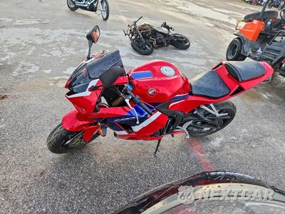 Trzecie zdjęcie samochodu z tyłu: 2024 HONDA CBR600 RR VIN:JH2PC40J8RK100541 - miniatura