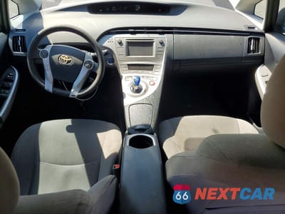 Zdjęcie 8 z 13 samochodu: 2015 TOYOTA PRIUS TWO VIN:JTDKN3DU9F1968142 - miniatura