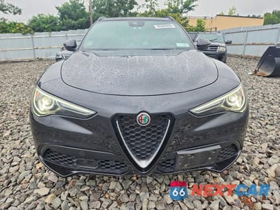 Piąte zdjęcie samochodu w środku: 2023 ALFA ROMEO STELVIO TI VIN:ZASPAKBN1P7D56675 - miniatura