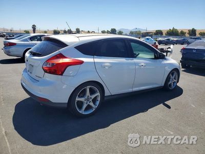 Trzecie zdjęcie samochodu z tyłu: 2014 FORD FOCUS TITANIUM VIN:1FADP3N28EL176623 - miniatura