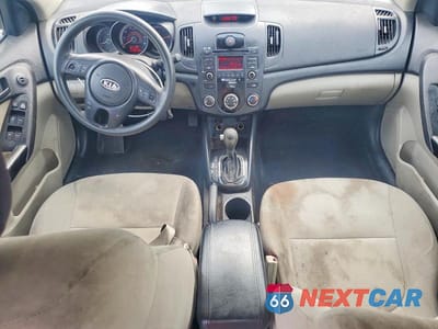 Zdjęcie 8 z 12 samochodu: 2011 KIA FORTE EX VIN:KNAFU4A2XB5444866 - miniatura