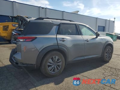 Trzecie zdjęcie samochodu z tyłu: 2022 NISSAN PATHFINDER SV VIN:5N1DR3BC7NC268447 - miniatura