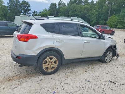 Trzecie zdjęcie samochodu z tyłu: 2015 TOYOTA RAV4 LE VIN:JTMBFREV0FJ013351 - miniatura