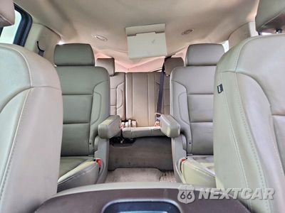 Zdjęcie 10 z 13 samochodu: 2019 CHEVROLET SUBURBAN K1500 PREMIER VIN:1GNSKJKC6KR144870 - miniatura