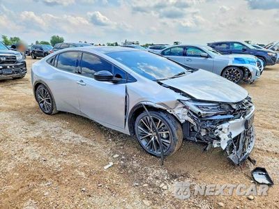 Czwarte zdjęcie samochodu z boku: 2024 TOYOTA PRIUS XLE VIN:JTDACAAU8R3046917 - miniatura