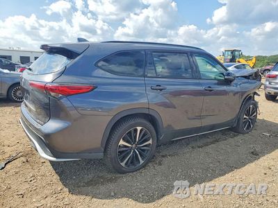 Trzecie zdjęcie samochodu z tyłu: 2021 TOYOTA HIGHLANDER XSE VIN:5TDLZRBH4MS111888 - miniatura