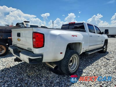 Trzecie zdjęcie samochodu z tyłu: 2019 CHEVROLET SILVERADO K3500 HIGH COUNTRY VIN:1GC4KYEY0KF263596 - miniatura