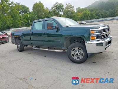 Czwarte zdjęcie samochodu z boku: 2018 CHEVROLET SILVERADO C2500 HEAVY DUTY VIN:1GC1CUEG9JF234340 - miniatura