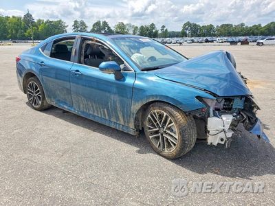 Czwarte zdjęcie samochodu z boku: 2025 TOYOTA CAMRY XLE VIN:4T1DAACKXSU199938 - miniatura