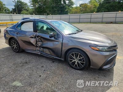 Czwarte zdjęcie samochodu z boku: 2021 TOYOTA CAMRY SE VIN:4T1G11AK7MU490125 - miniatura